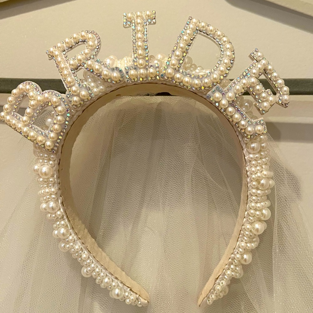 Bride headband with veil